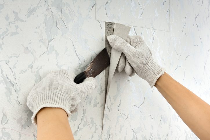Man removing old wallpaper - Wallpaper contractor in Nassau County NY